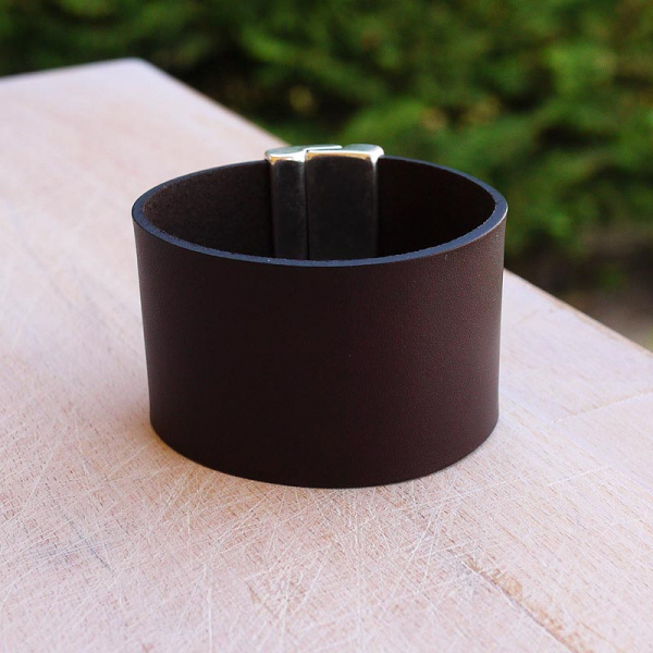bracelet-cuir-femme-manchette-marron-fermoir-aimant-011