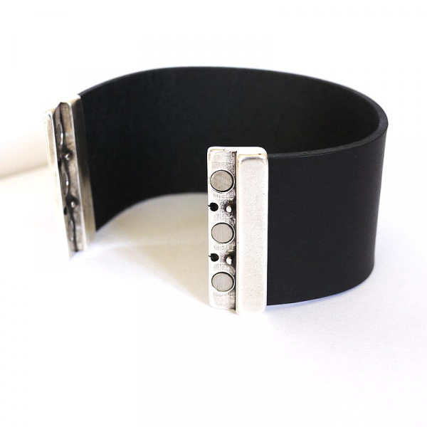 bracelet-cuir-femme-manchette-noir-fermoir-aimant-011